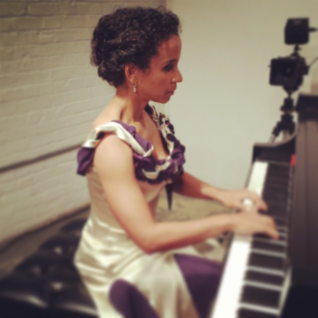Pianist Beatriz Boizan in one of her Umetsu gowns (photo by Elizabeth Bowman)
