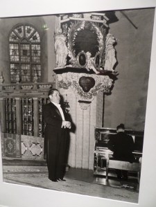 A recital in Stora Tuna Church, where his parents are buried. The caption in the Museet says "Jussi finished his programme by singing Stenhammar's "Sverige", ending with the words "...where under the graveslab our ancestors are sleeping".  This affected him so much that he only with difficulty could finish singing and then rushed into the sacristy with tears streaming down his face."