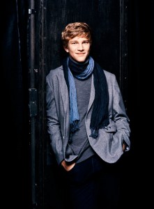 Pianist Jan Kisiecki (photo: Mathias Bothor--DG)