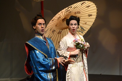 Adrian Kramer as Nanki-Poo and Lucia Cesaroni as Yum-Yum