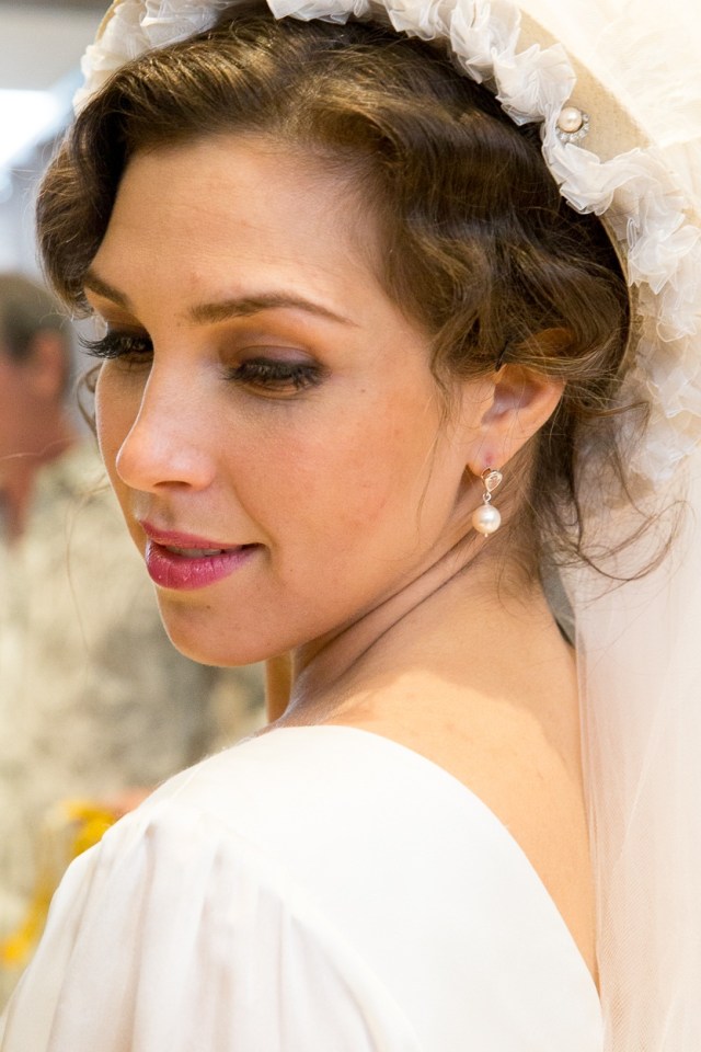 Susanna (Sasha Djihanian)