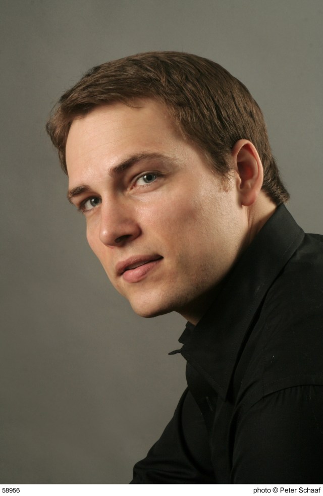 Tenor Alek Shrader (photo: (c) Peter Schaaf)