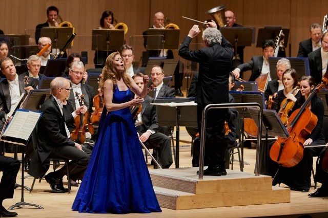 Barbara Hannigan, Peter Oundjian 2  (Malcolm Cook photo)