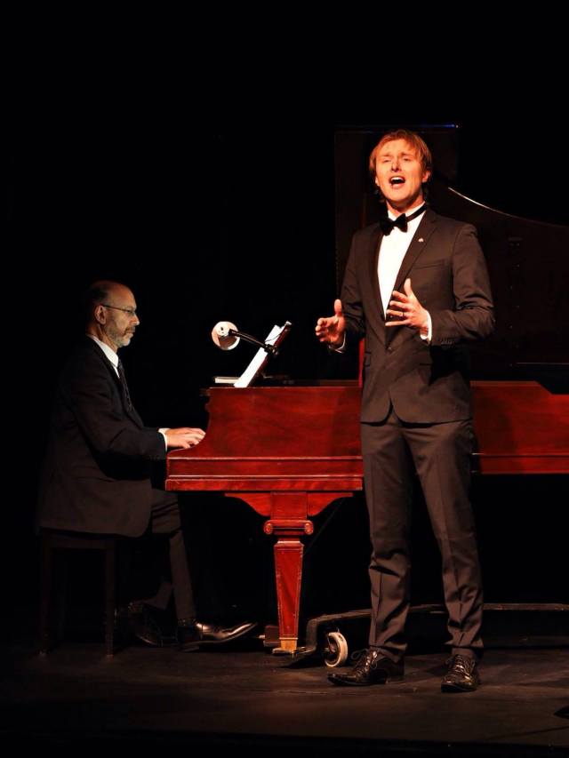 Brahm Goldhamer at the piano with tenor Stephen Bell (photo: Karen Runge)