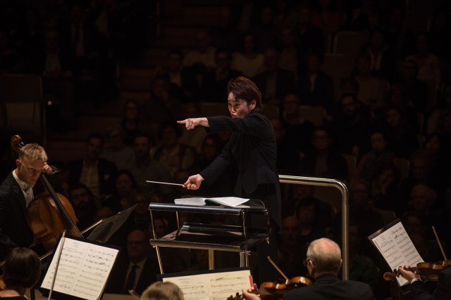 Han-Ha Chang conducts Mahler (@Nick Wons)