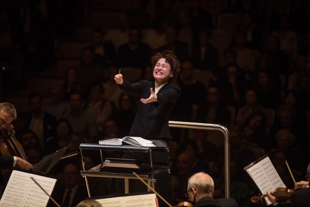 Han-Ha Chang conducts Mahler_3 (@Nick Wons)