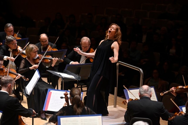 reszied_Barbara Hannigan Sings &amp; Conducts (@Jag Gundu)_1